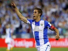 Alexander Szymanowski celebrando el gol