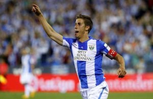 Alexander Szymanowski celebrando el gol