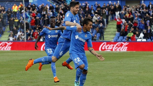 Damián Suárez celebrando un gol