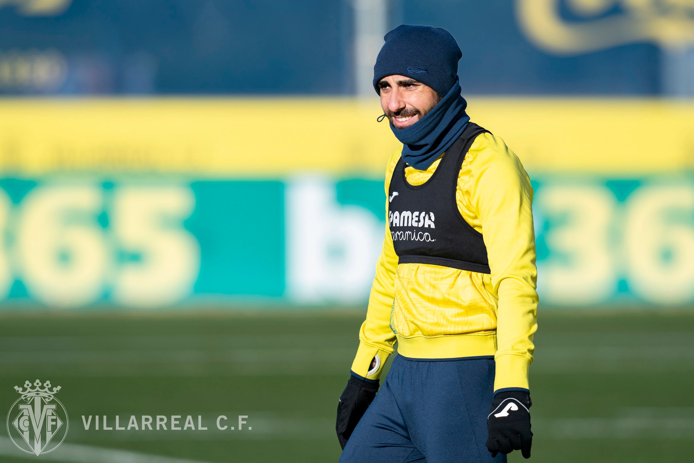 Alcácer entrenando con el grupo