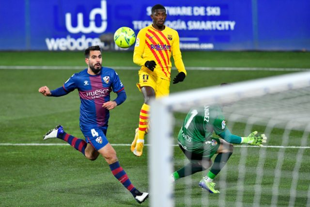 Insua ante Dembélé