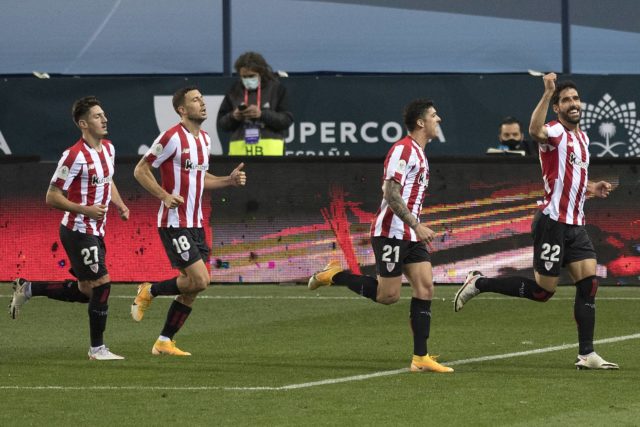 Raúl García celebrando el gol ante el Madrid