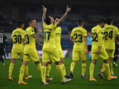 Alcacer, celebrando un gol con sus compañeros