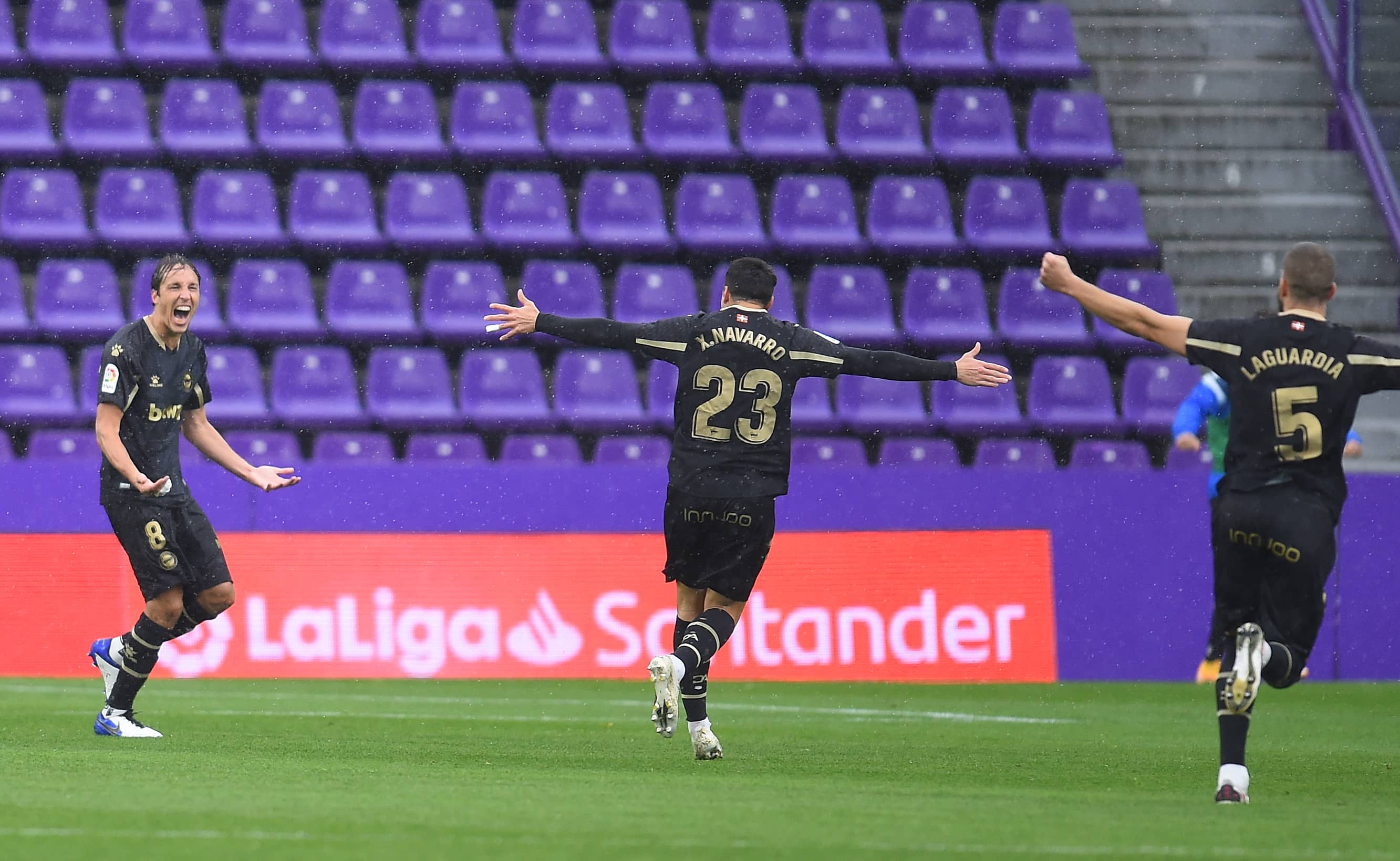 Tomás Pina celebrando un gol