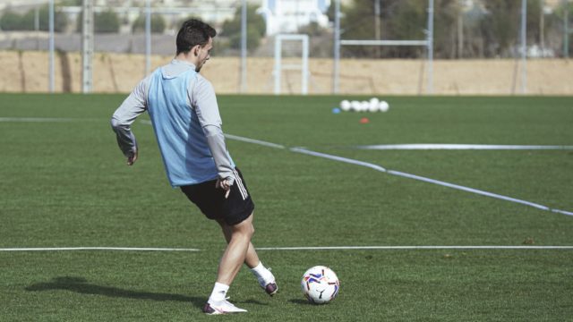 Óscar Plano entrenando