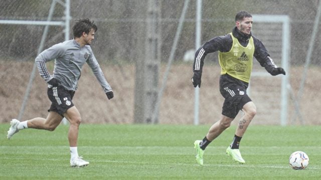 Guardiola entrena con el grupo