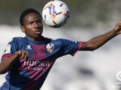 Nwakali como jugador del Huesca