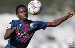 Nwakali como jugador del Huesca