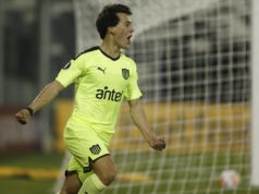Pellistri celebra un gol con Peñarol