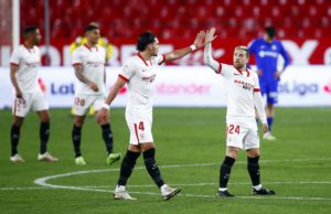 Papu Gómez celebra con Rekik