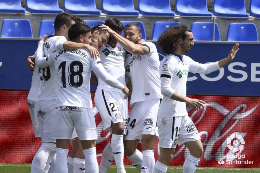 Ünal celebra el gol con sus compañeros