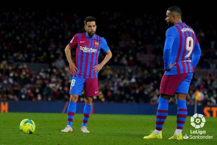 Memphis Depay y Jordi Alba