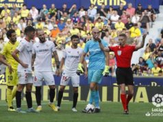 Los jugadores del Sevilla contra el Villarreal