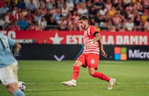 Santi Bueno sacando el balón jugado