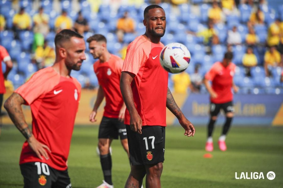 Cyle Larin y Darder, competencia de Antonio Sánchez