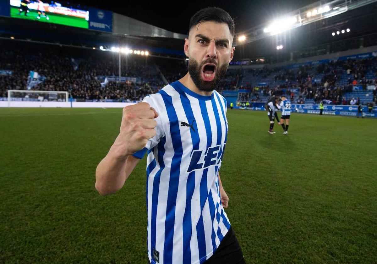 Duarte, celebrando el ascenso a La Liga EA Sports