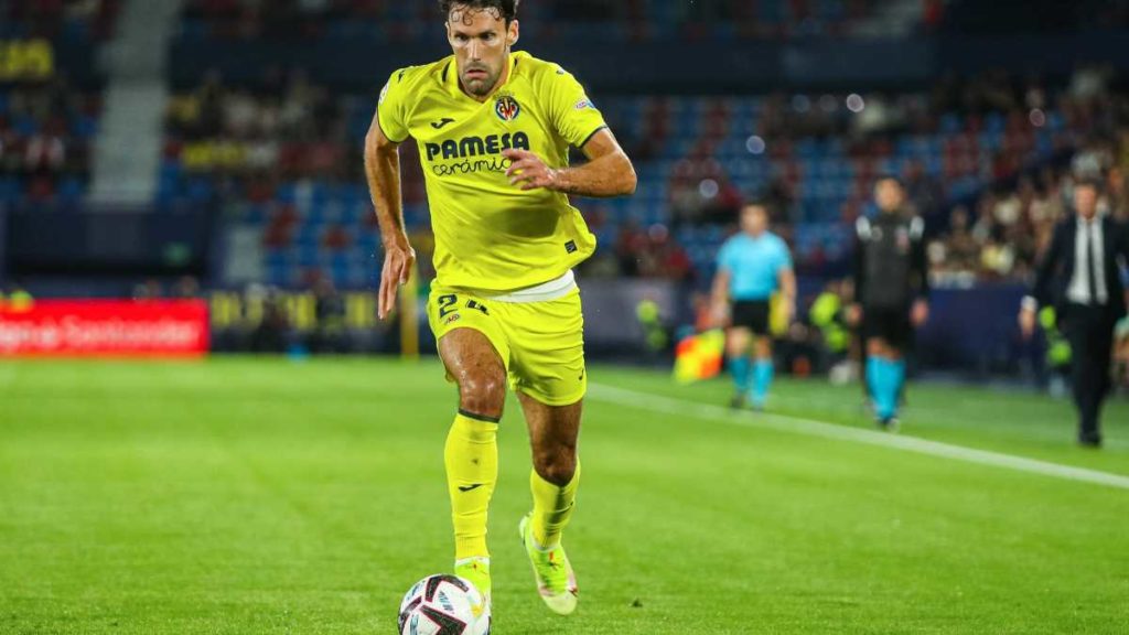 Alberto Pedraza en un partido con el Villarreal CF