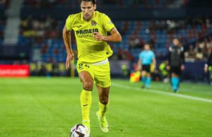 Alberto Pedraza en un partido con el Villarreal CF