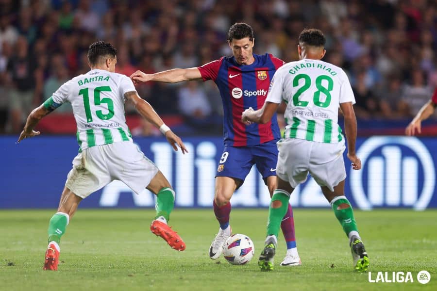 Bartra y Chadi Riad Betis LaLiga