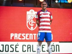 José Callejón posa con los colores del Granada CF