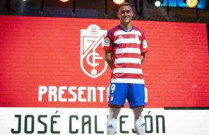 José Callejón posa con los colores del Granada CF