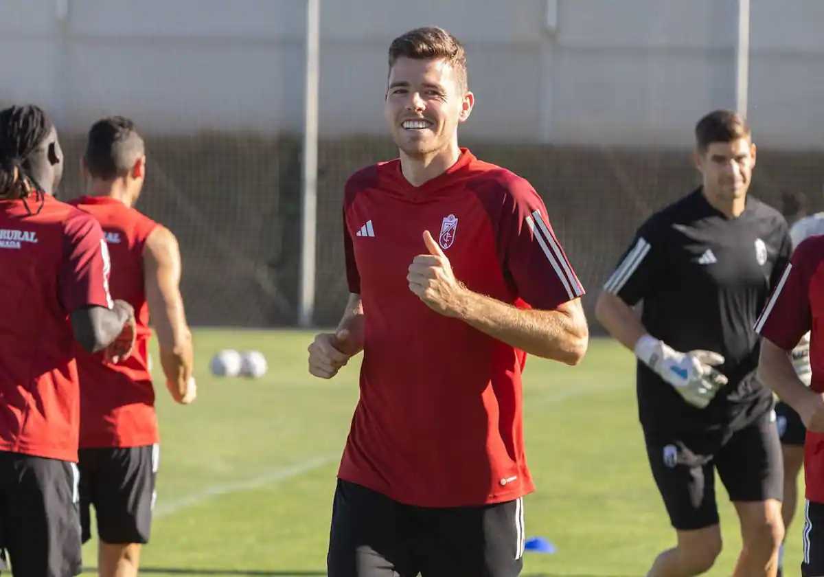 Gerard Gumbau en un entreno con el Granada CF