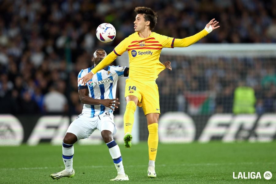 Hamari Traoré y Joao Félix disputan un balón en un partido de Liga