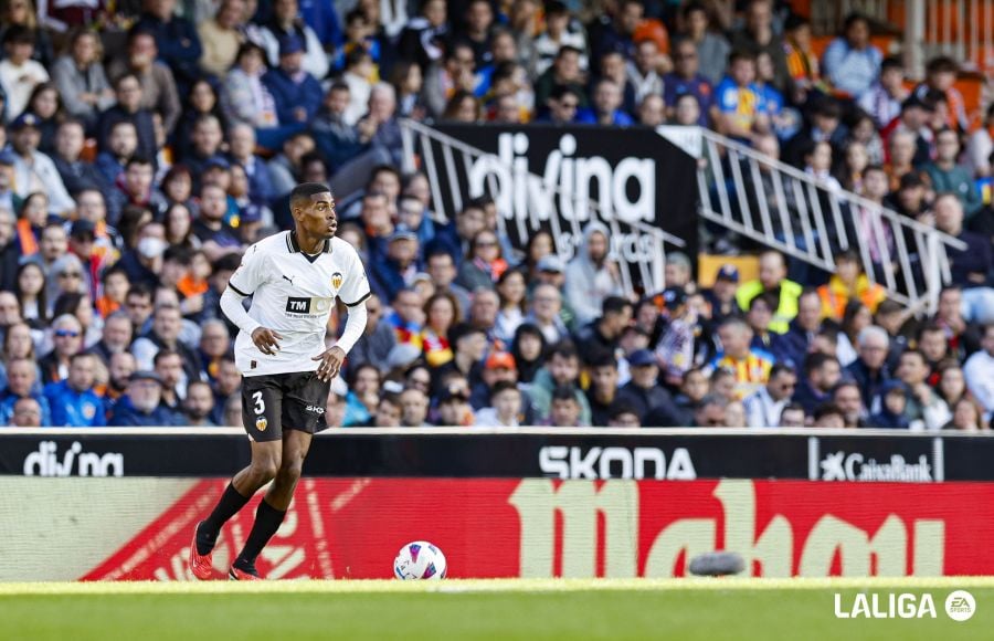 Mosquera, en un partido de La Liga con el Valencia CF