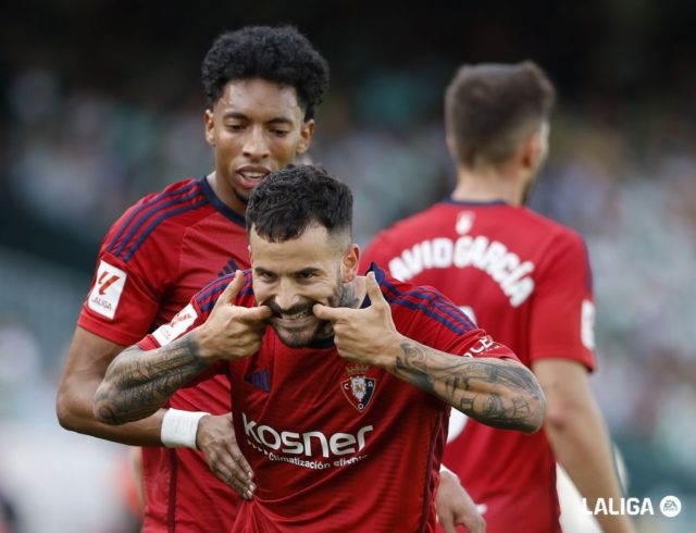 Rubén García celebra un gol con Osasuna en Liga