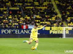 Altimira controla un balón en un encuentro de Liga con el Villarreal