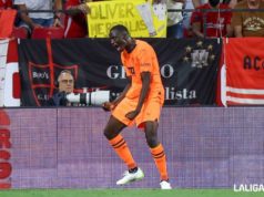 Diakhaby celebra un gol en La Liga con el Valencia CF