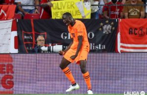 Diakhaby celebra un gol en La Liga con el Valencia CF