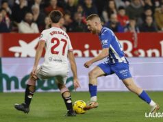 Carlos Vicente en un partido de La Liga con el Deportivo Alavés