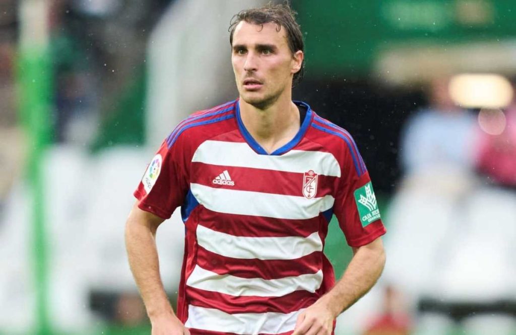 Ignasi Miquel en un partido con el Granada CF