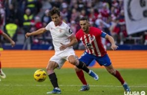 Óliver Torres, en un partido de La Liga con el Sevilla FC