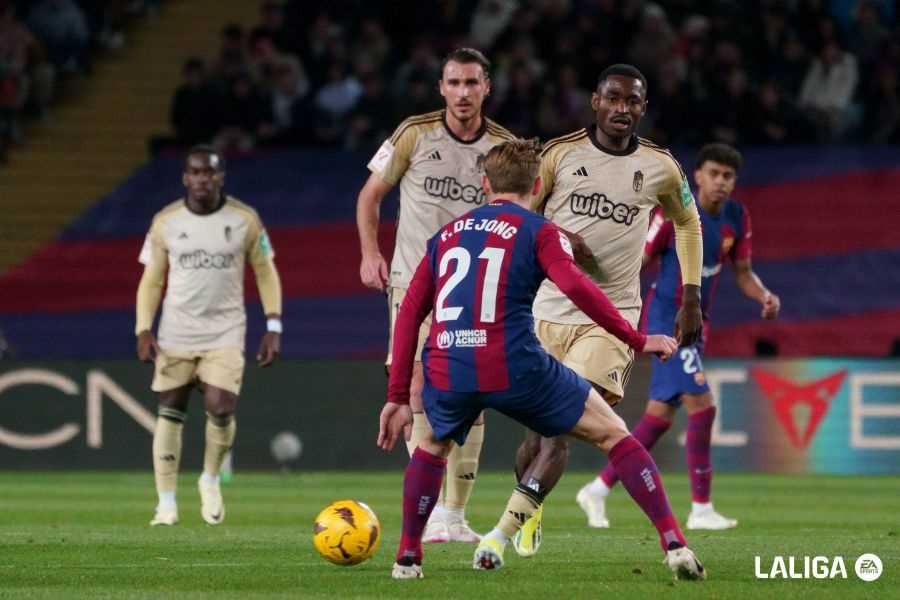 El pivote del Granada, en un partido de Liga ante el Barça