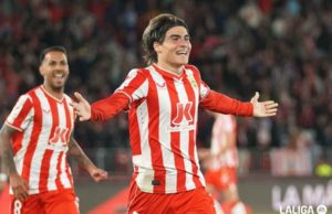 Luka Romero celebrando un gol con el Almería