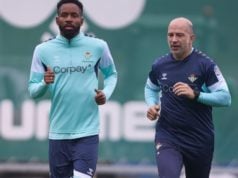 Bakambu, en un entrenamiento con el Betis