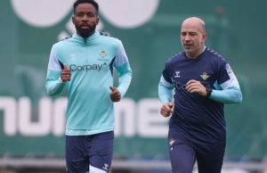 Bakambu, en un entrenamiento con el Betis