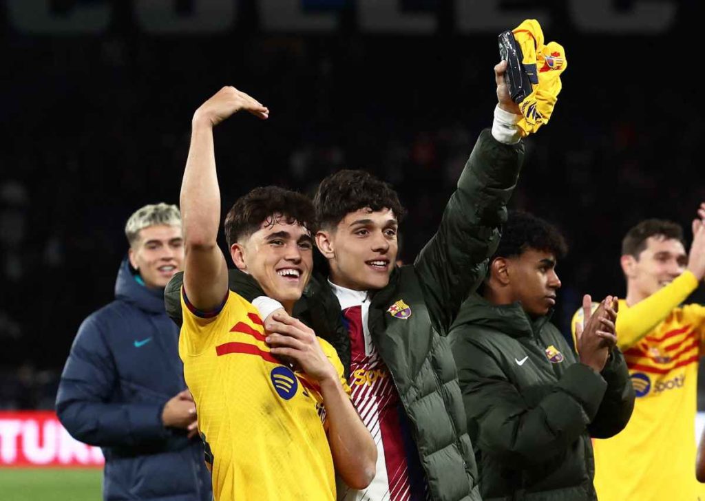 Héctor Fort y Cubarsí en un partido de Champions League con el FC Barcelona