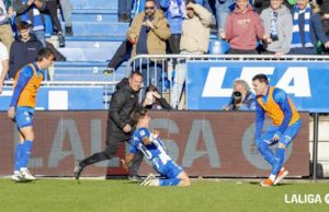 Giuliano Simeone celebra un gol en LaLiga EA Sports