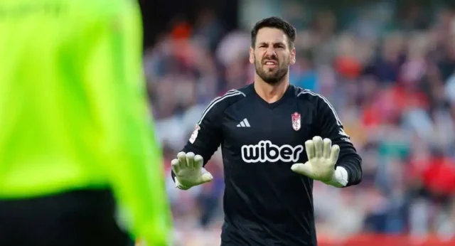 Augusto Batalla en un partido de Liga con el Granada CF
