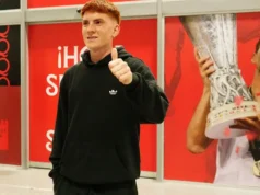 Valentín Barco en su llegada a Sevilla