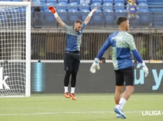 Cillessen, en un calentamiento con Las Palmas previo a un encuentro de LaLiga EA Sports