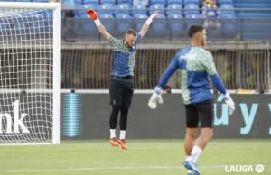 Cillessen, en un calentamiento con Las Palmas previo a un encuentro de LaLiga EA Sports