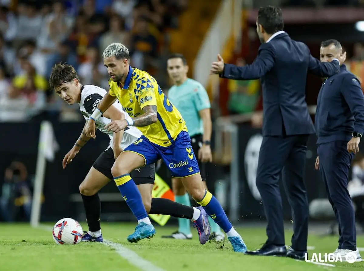 Januzaj regatea en un partido de LaLiga EA Sports