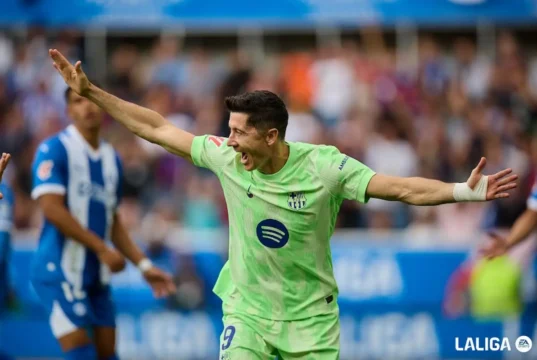 Robert Lewandowski celebra un gol con el FC Barcelona en LaLiga EA Sports