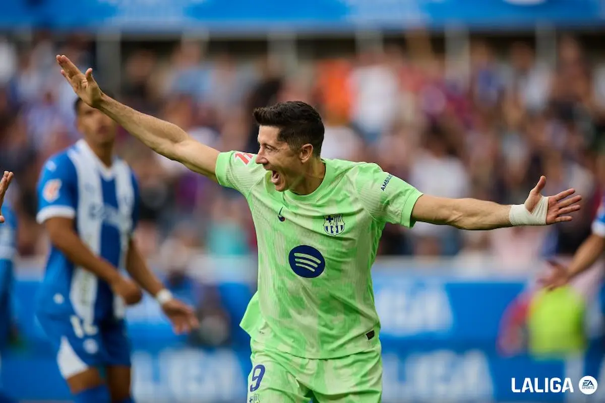 Robert Lewandowski celebra un gol con el FC Barcelona en LaLiga EA Sports