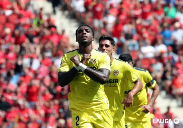 Logan Costa celebra un gol con el Villarreal en LaLiga EA Sports
