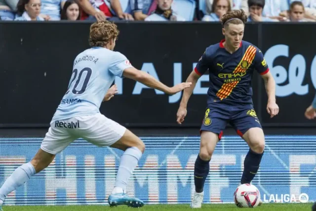 Marcos Alonso en un encuentro de LaLiga EA Sports con el Celta de Vigo